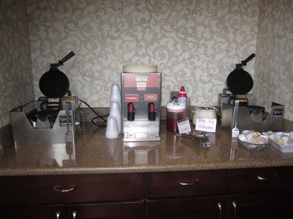 Best Western Plus The Inn & Suites At The Falls Poughkeepsie Esterno foto