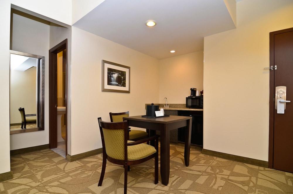 Best Western Plus The Inn & Suites At The Falls Poughkeepsie Esterno foto